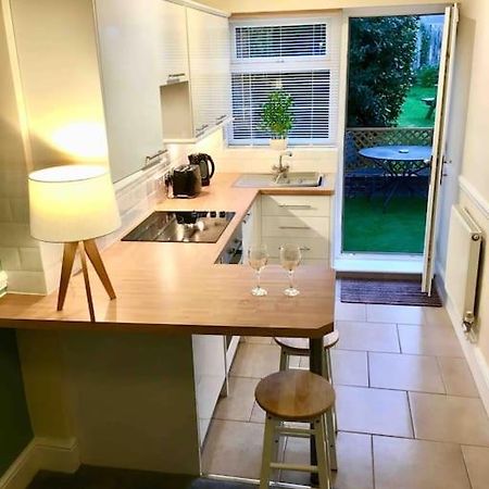 Cosy Coach House Garden Apartment By The Sea, Own Entrance Door, Garden Terrace With Exclusive Rear Door Access & Free Reserved Parking Space Only 2 Mtrs From Your Apt Door! Early Checkin From 3Pm And Late Check Out Till 11Am Available! Broadstairs Bagian luar foto