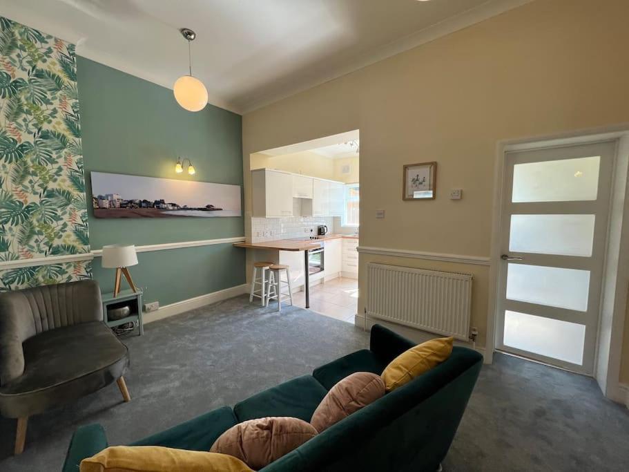 Cosy Coach House Garden Apartment By The Sea, Own Entrance Door, Garden Terrace With Exclusive Rear Door Access & Free Reserved Parking Space Only 2 Mtrs From Your Apt Door! Early Checkin From 3Pm And Late Check Out Till 11Am Available! Broadstairs Bagian luar foto