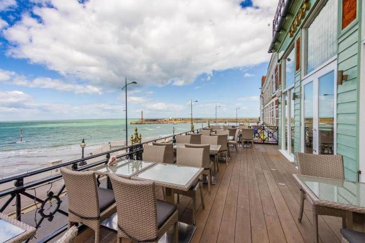 Cosy Coach House Garden Apartment By The Sea, Own Entrance Door, Garden Terrace With Exclusive Rear Door Access & Free Reserved Parking Space Only 2 Mtrs From Your Apt Door! Early Checkin From 3Pm And Late Check Out Till 11Am Available! Broadstairs Bagian luar foto